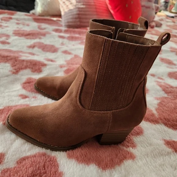 Brown Ankle Boots Low Heel - Picture 6 of 6